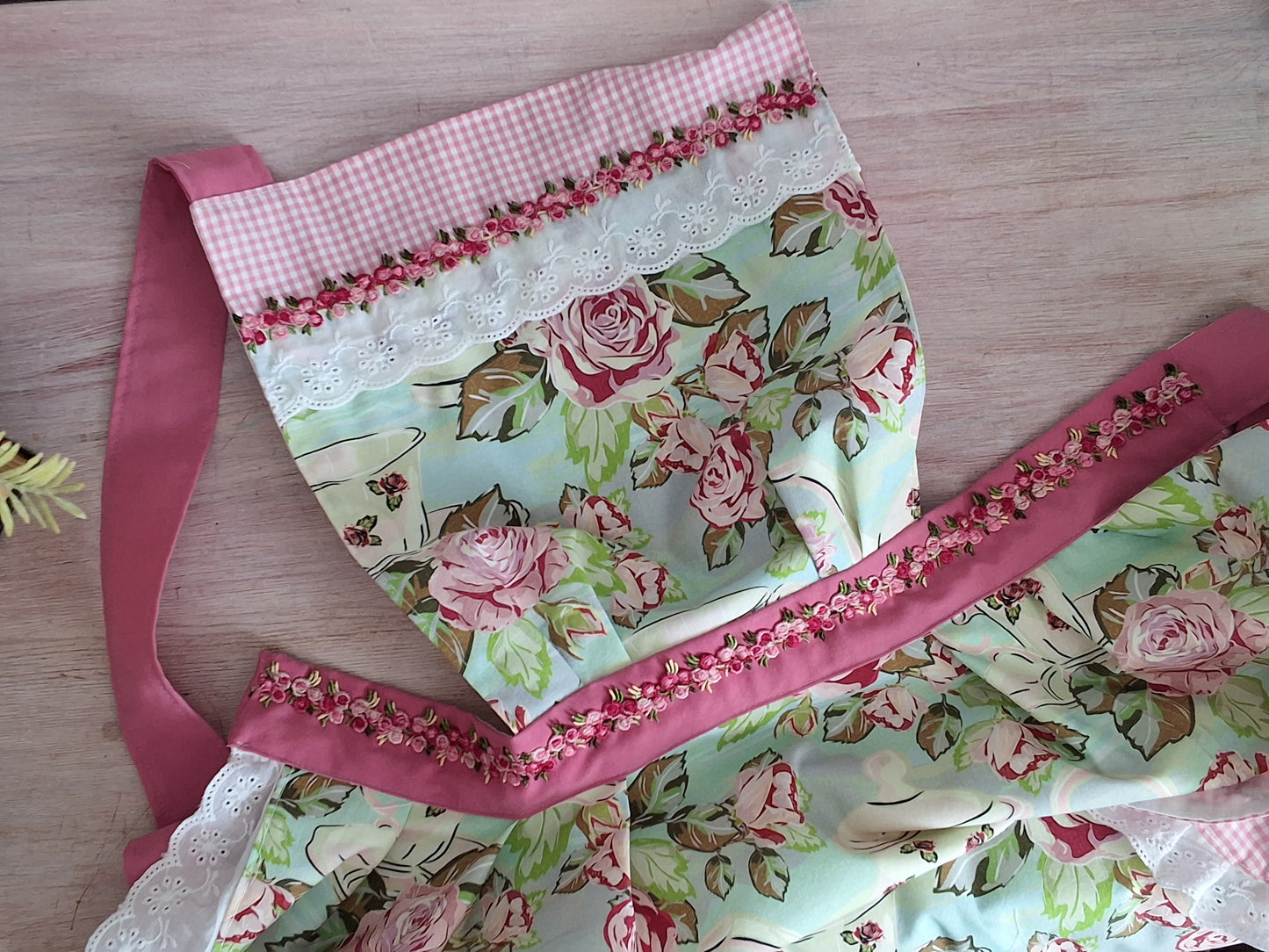 Tea Roses Apron