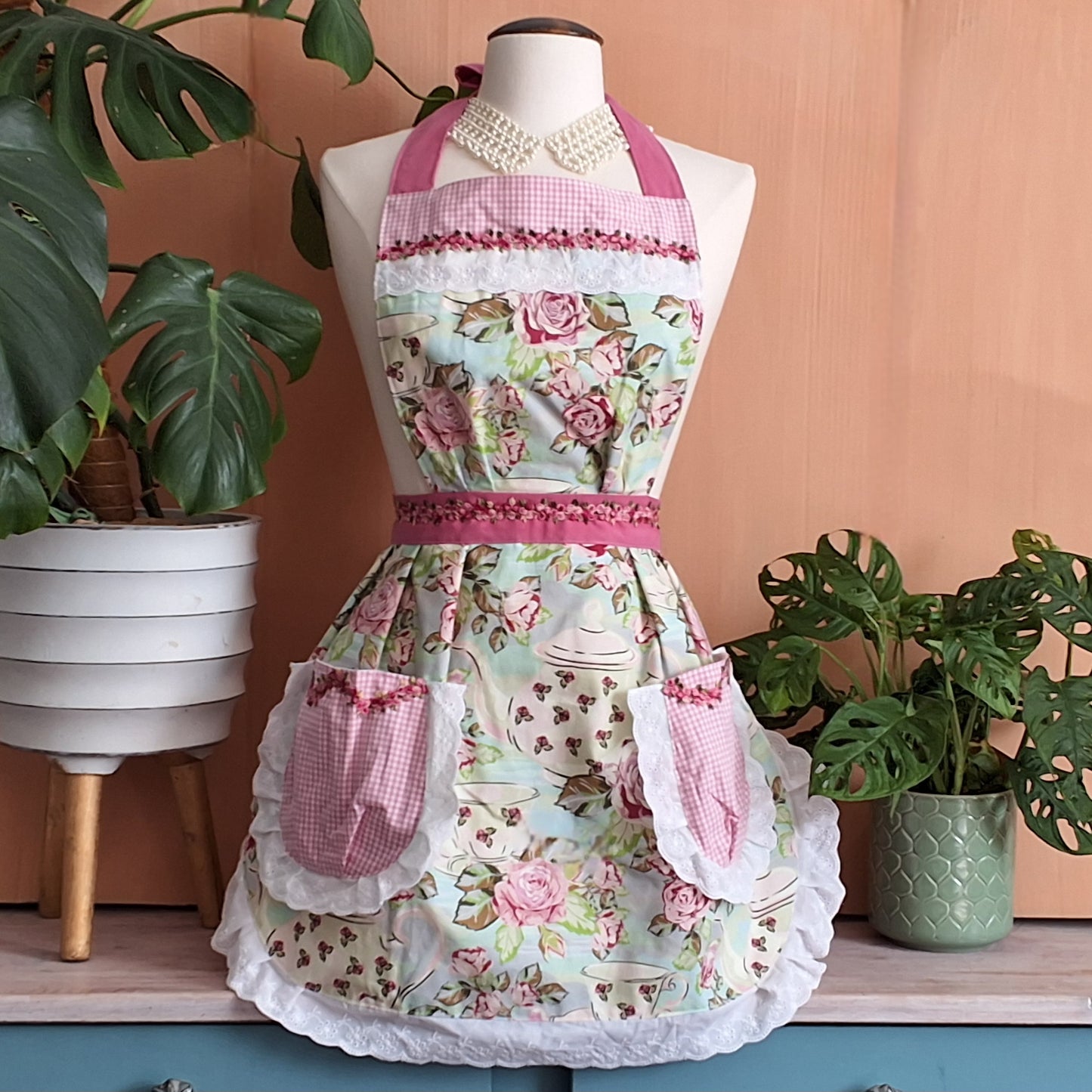 Tea Roses Apron